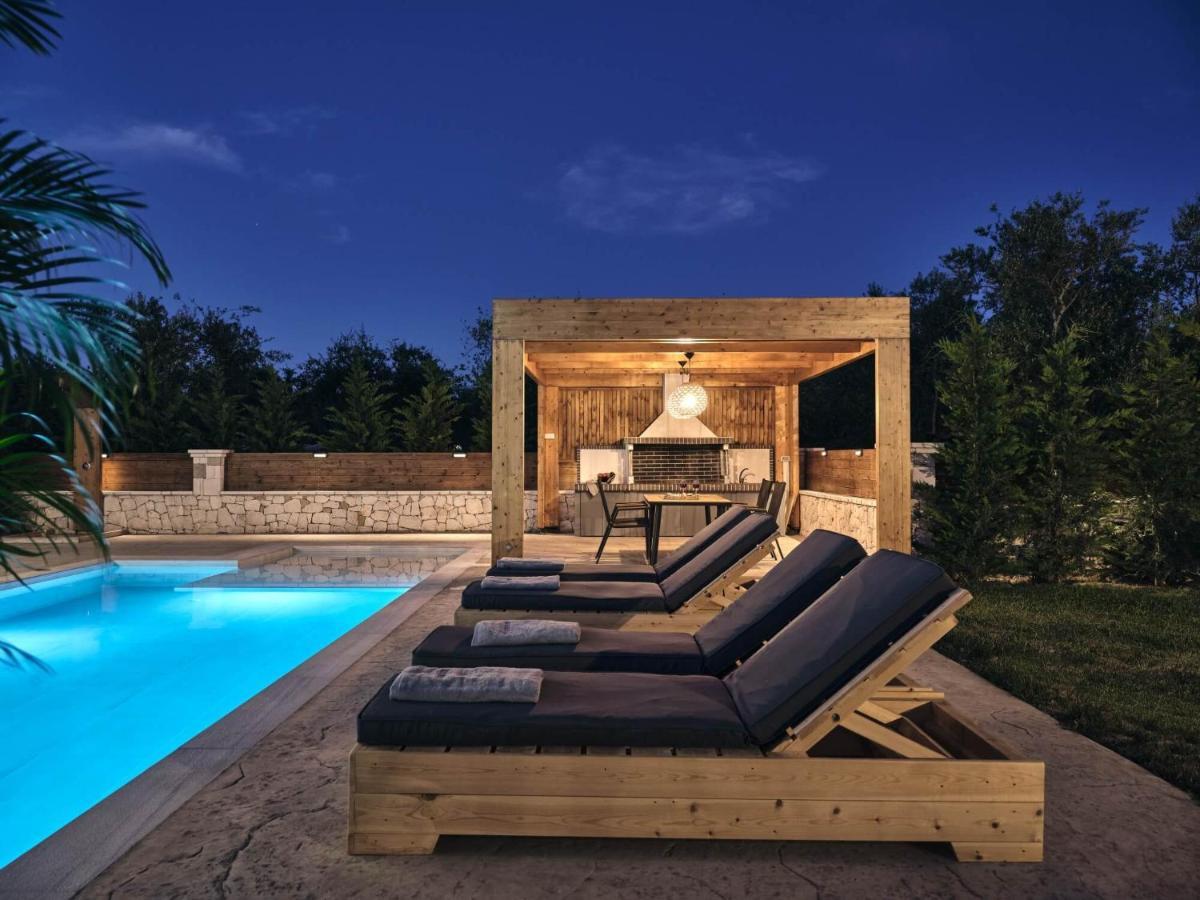 Errikos Family Villa Agios Kirikos  Exterior photo